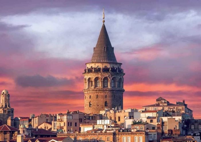 Galata Kulesi'nde Muhteşem İstanbul Manzarası ve Tarihi Bir Yolculuk
