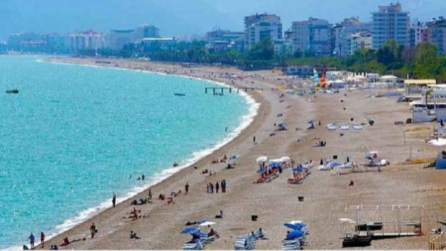 Konyaaltı Plajı Antalya'nın Turkuaz Cenneti