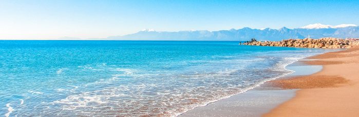 Lara Plajı Antalya'nın Altın Kumları ve Turkuaz Denizi